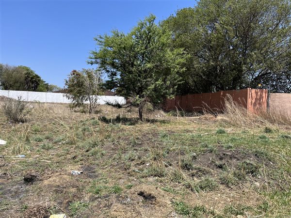 1487 m² Land available in Leandra