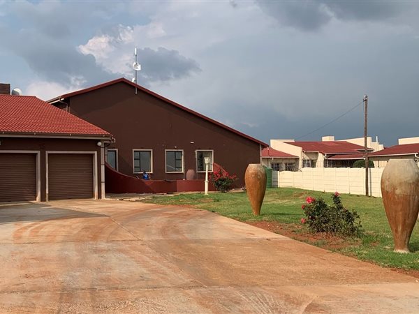 4 Bedroom House 4 Bedroom House