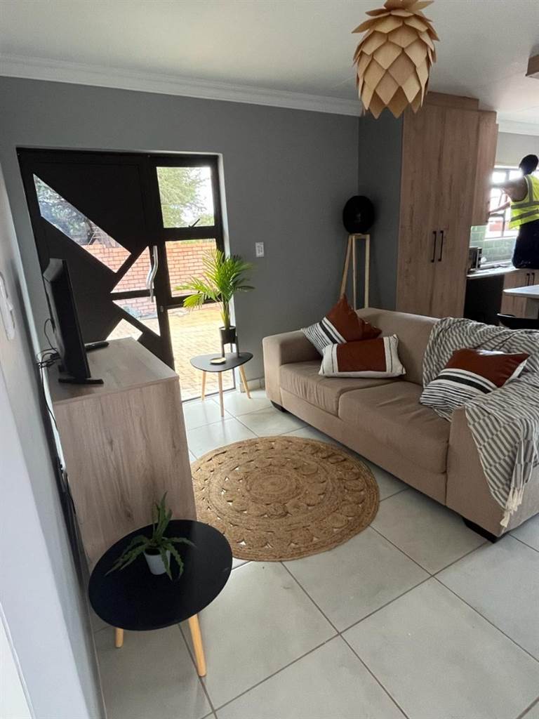 1 Bed Townhouse in Kathu photo number 1