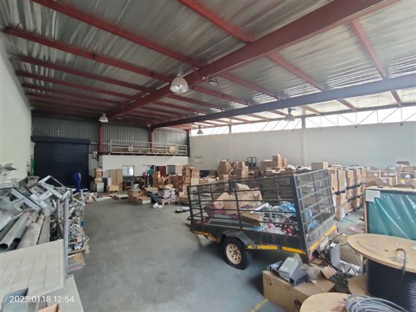 225  m² Industrial space