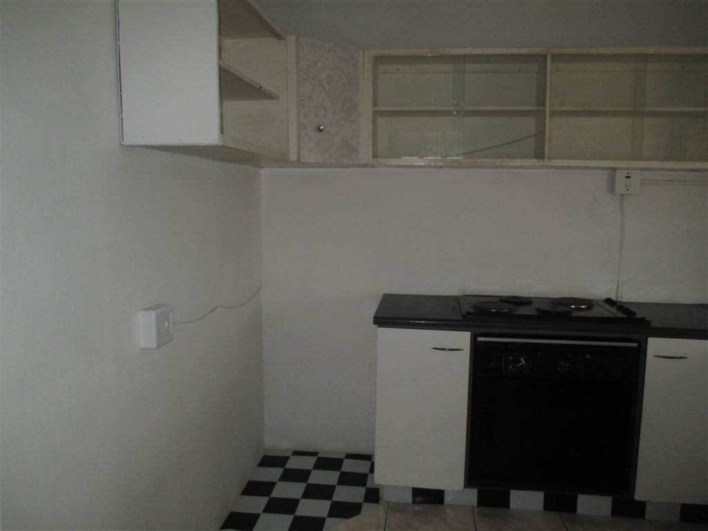 2 Bed House in Montford photo number 3