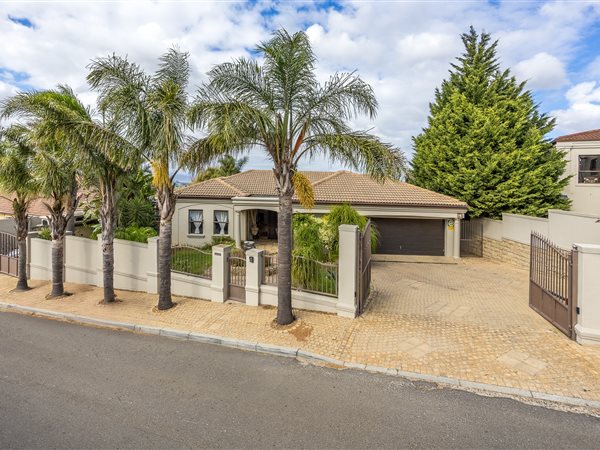 4 Bedroom House 4 Bedroom House