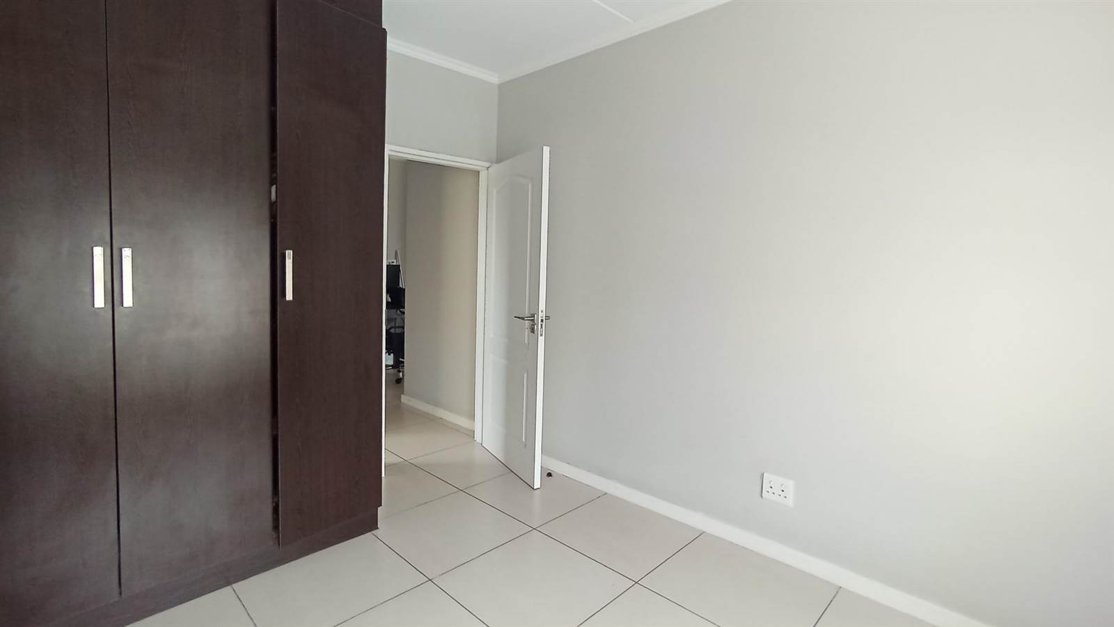 2 Bed Townhouse in Kyalami Hills photo number 6