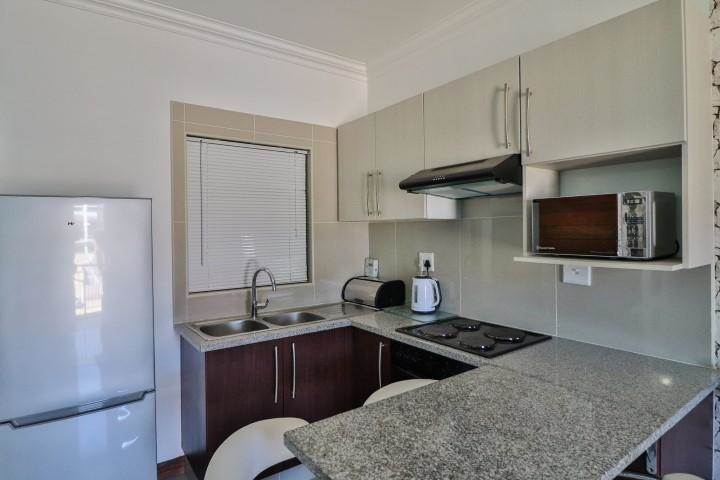 1 Bed Apartment in Umhlanga Rocks photo number 3