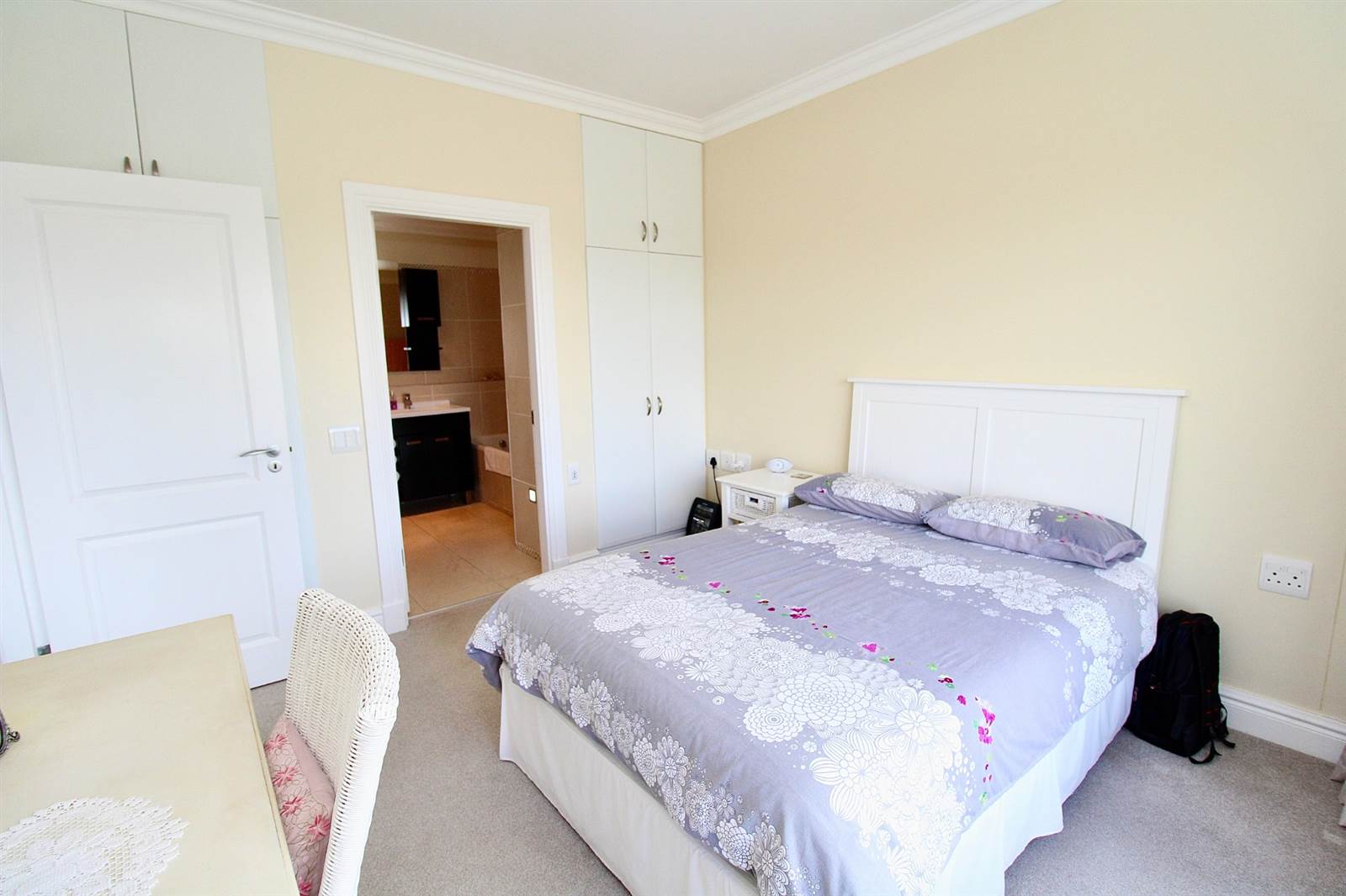 2 Bed Apartment in Bothas Hill photo number 10