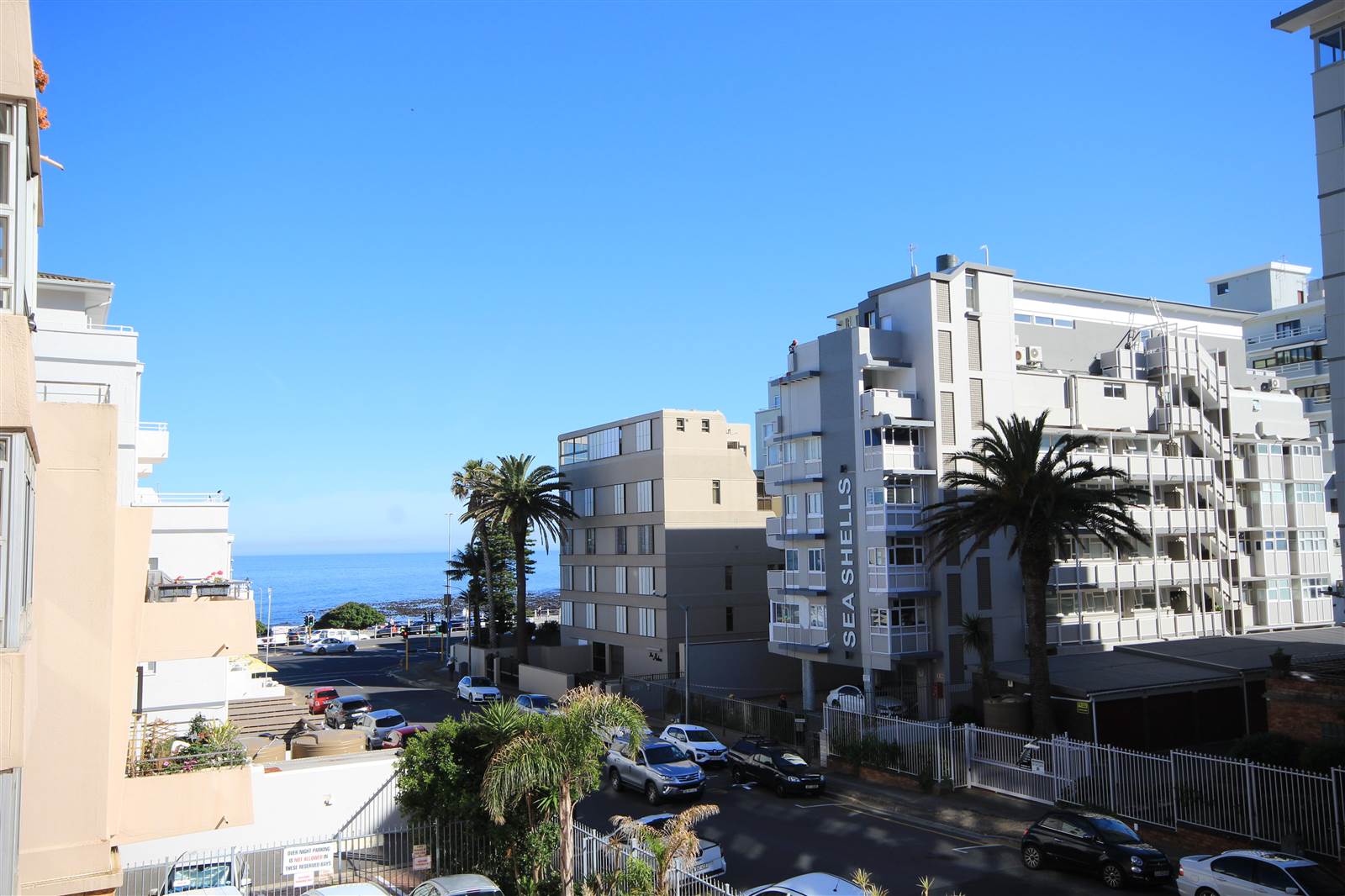 3 Bed Apartment in Sea Point photo number 6