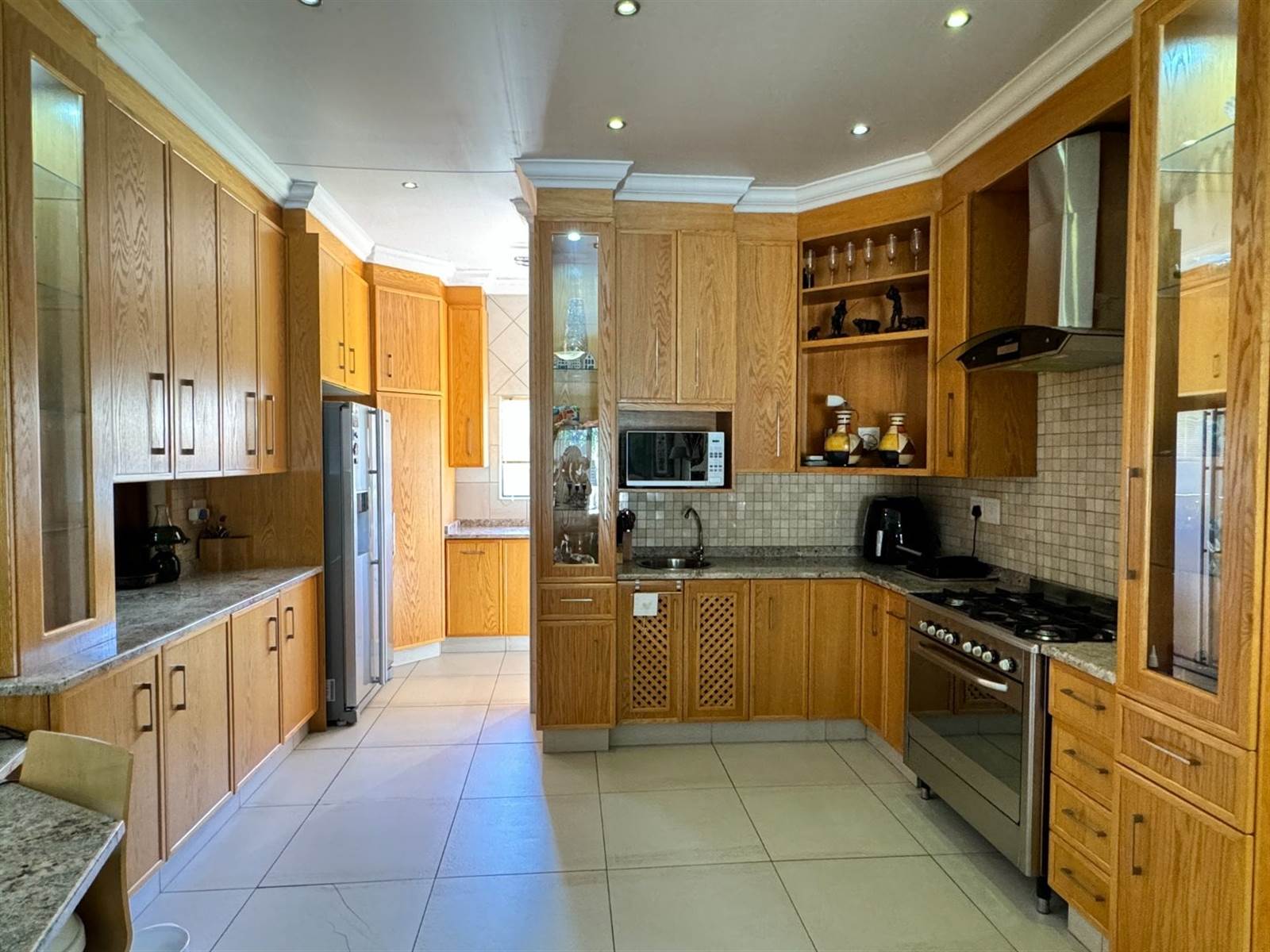 4 Bed Townhouse in Wilkoppies photo number 3