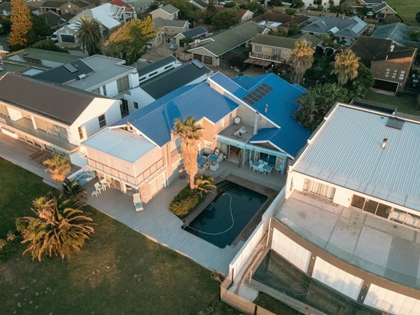 4 Bedroom House 4 Bedroom House