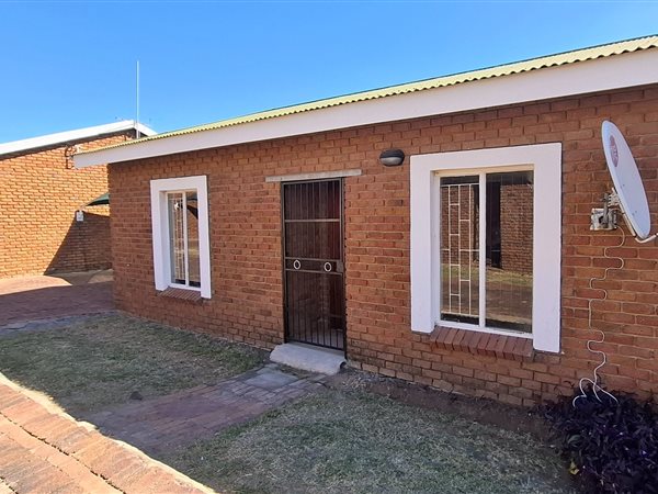 2 Bedroom Townhouse 2 Bedroom Townhouse