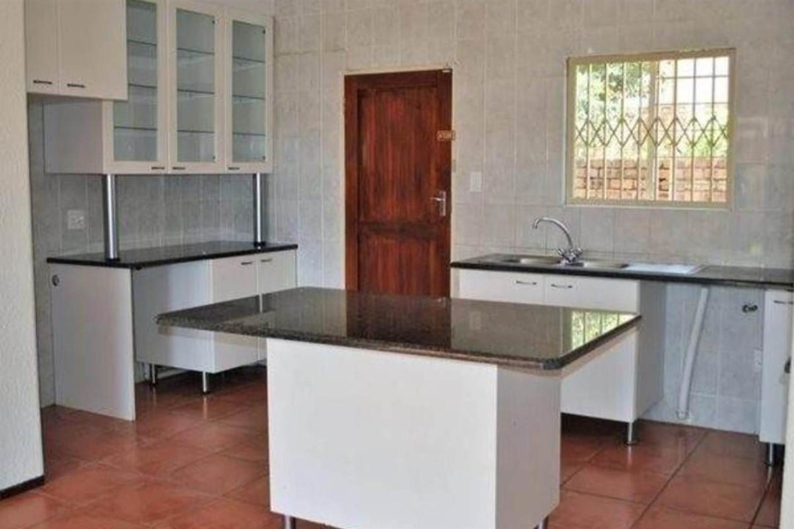 3 Bed Townhouse in Kyalami Hills photo number 7