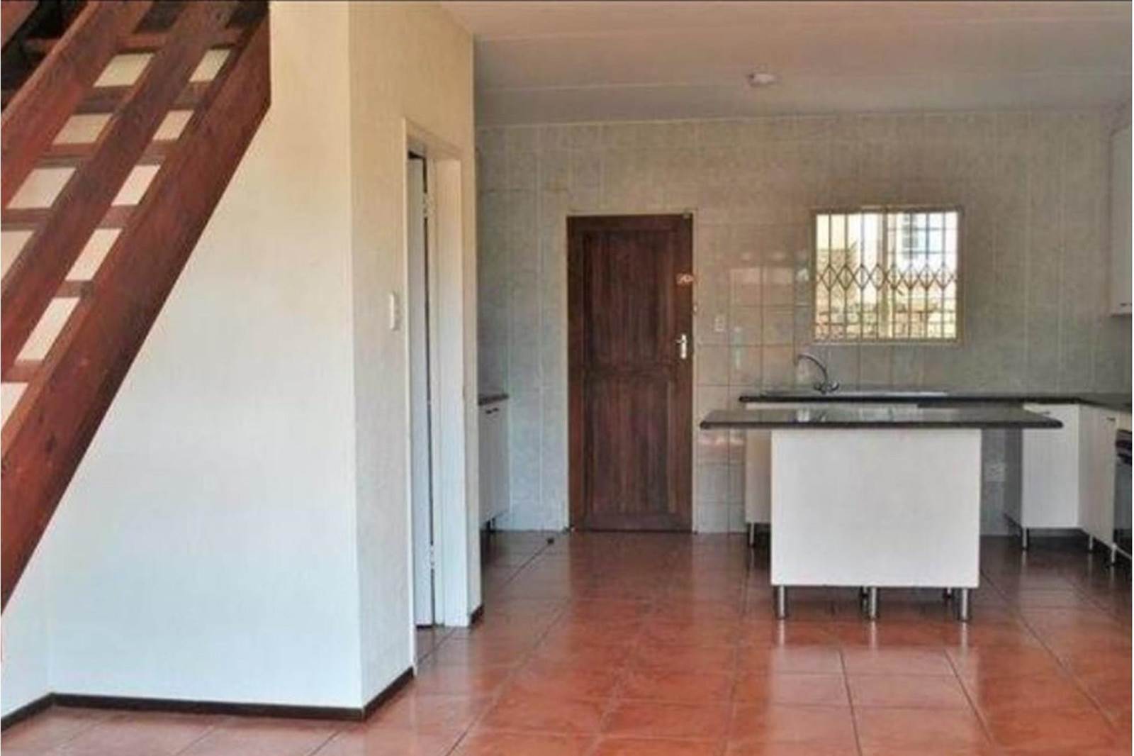 3 Bed Townhouse in Kyalami Hills photo number 3