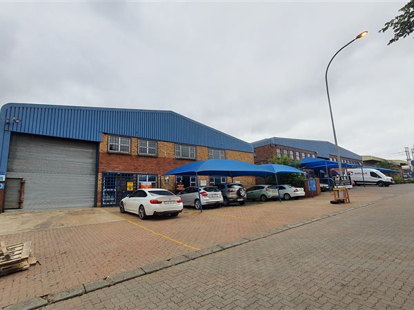 593  m² Industrial space