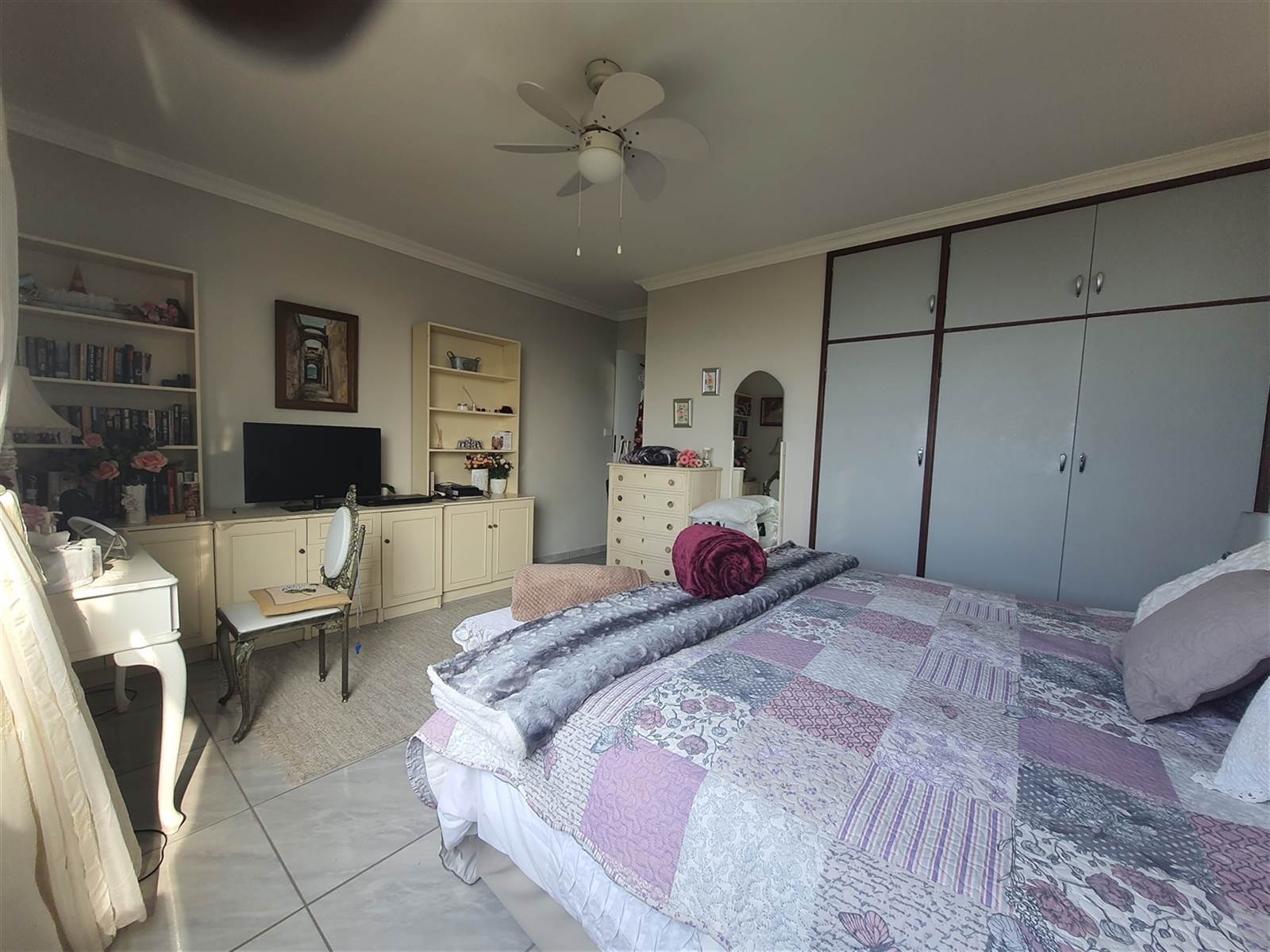 2 Bed Apartment in Scottburgh Central photo number 11