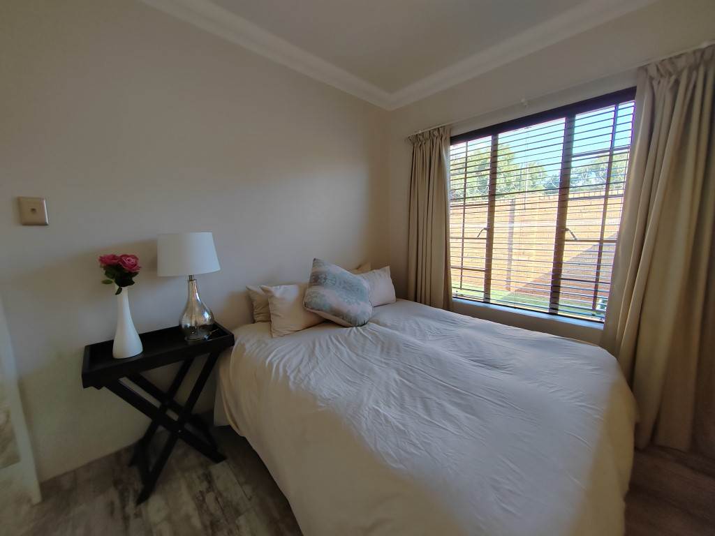 2 Bed Townhouse in Kanonkop photo number 30