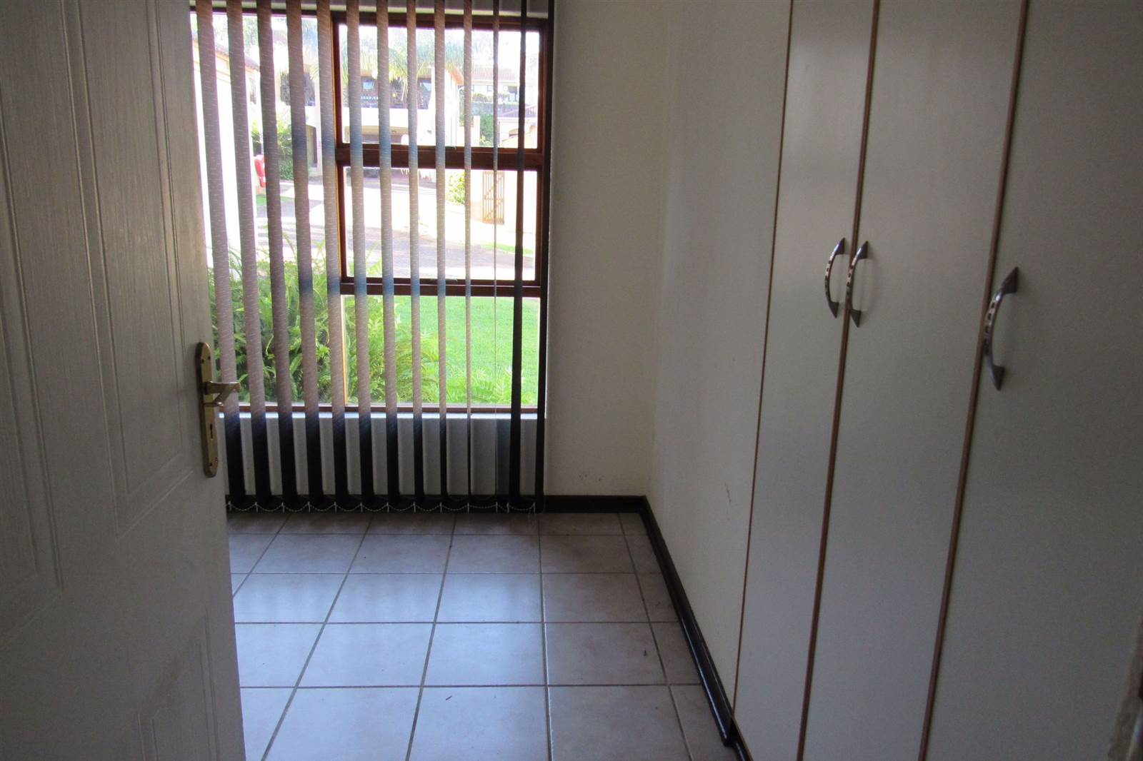 3 Bed Townhouse in Uvongo photo number 10