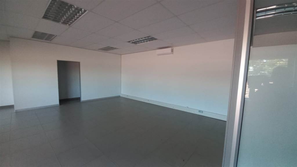 132  m² Commercial space in Bendor photo number 2
