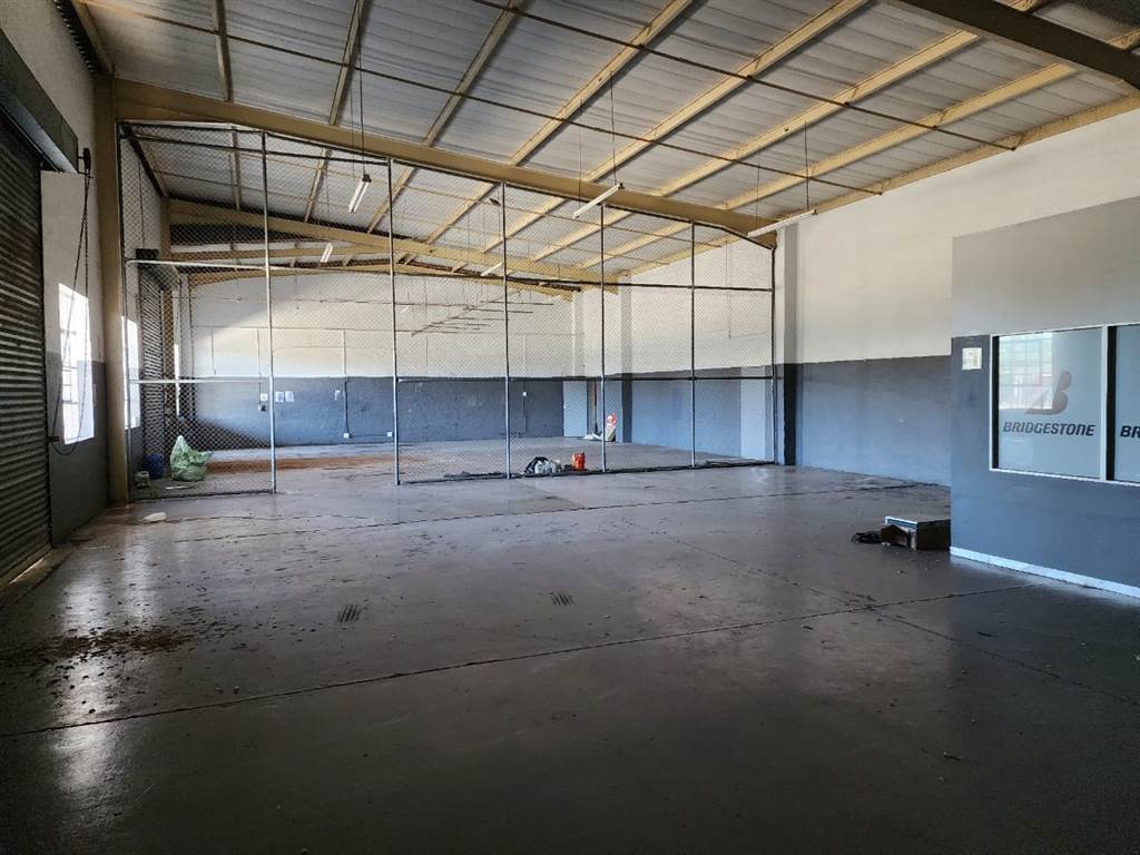 985  m² Industrial space in Framesby photo number 18