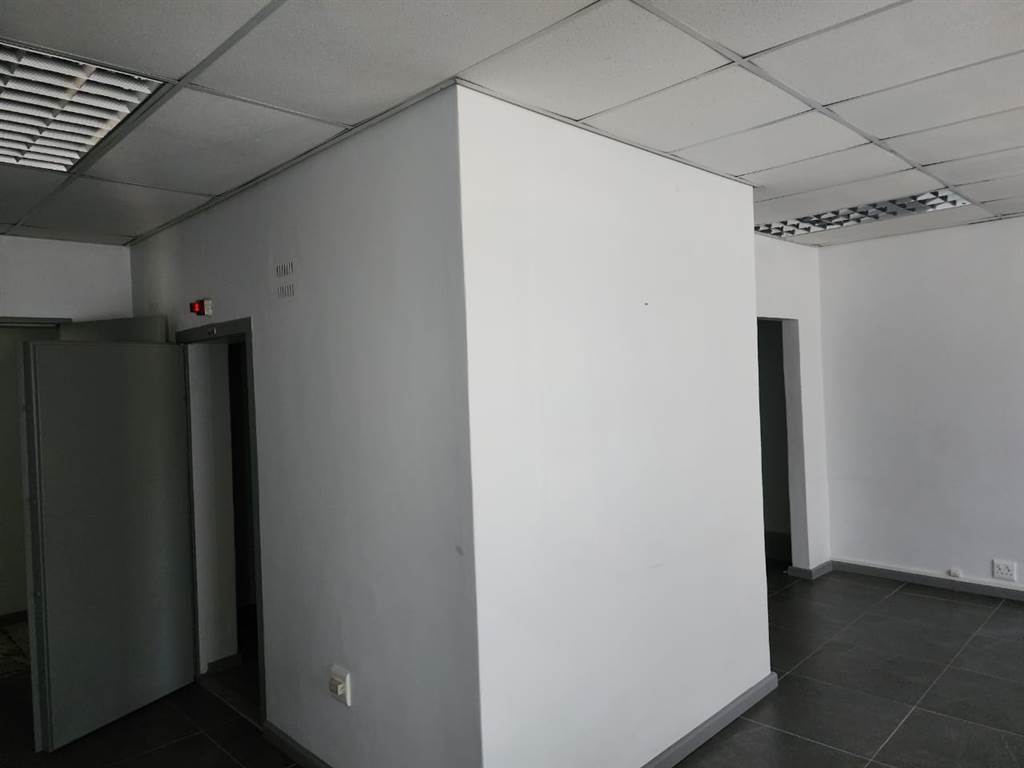 985  m² Industrial space in Framesby photo number 11