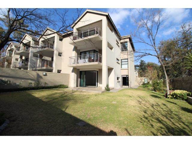 2 Bed Townhouse in Rosebank photo number 2