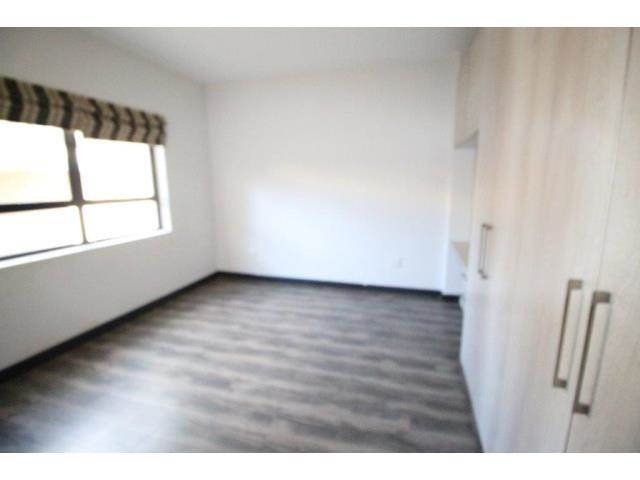 2 Bed Townhouse in Rosebank photo number 22