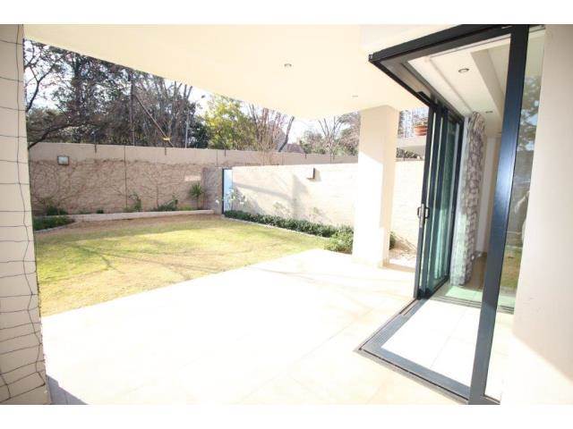 2 Bed Townhouse in Rosebank photo number 25