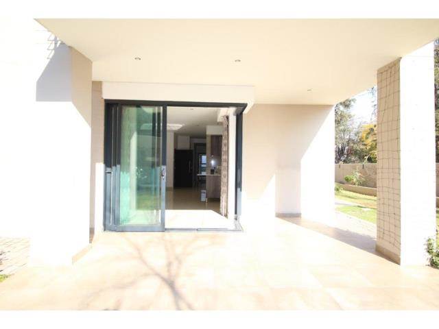 2 Bed Townhouse in Rosebank photo number 27