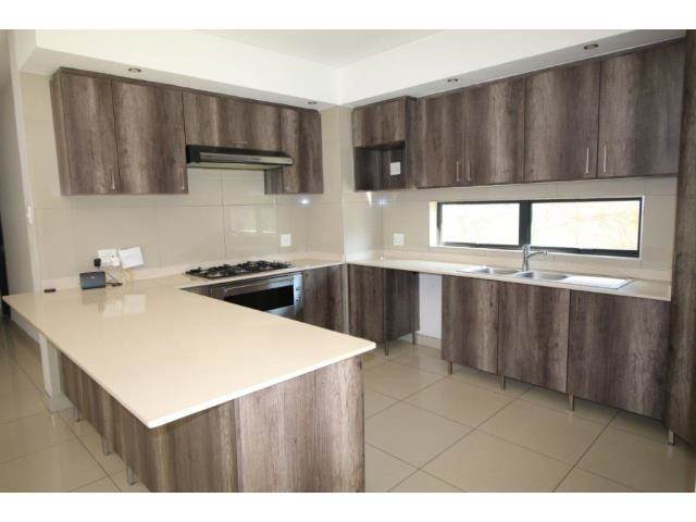 2 Bed Townhouse in Rosebank photo number 5