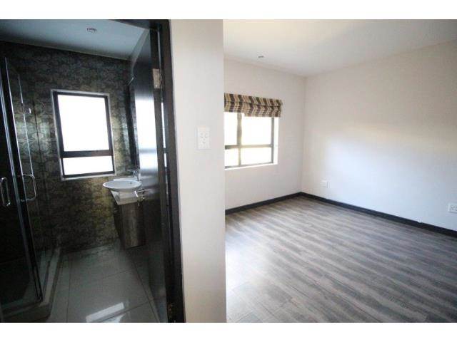 2 Bed Townhouse in Rosebank photo number 21