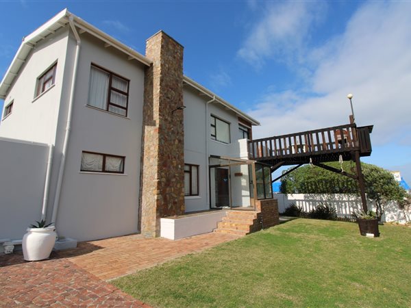 5 Bed House in Pearly Beach