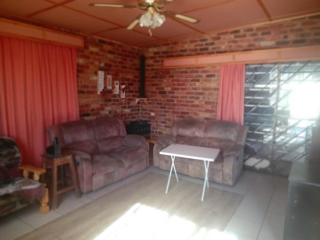 4 Bed House in Randfontein Central photo number 10