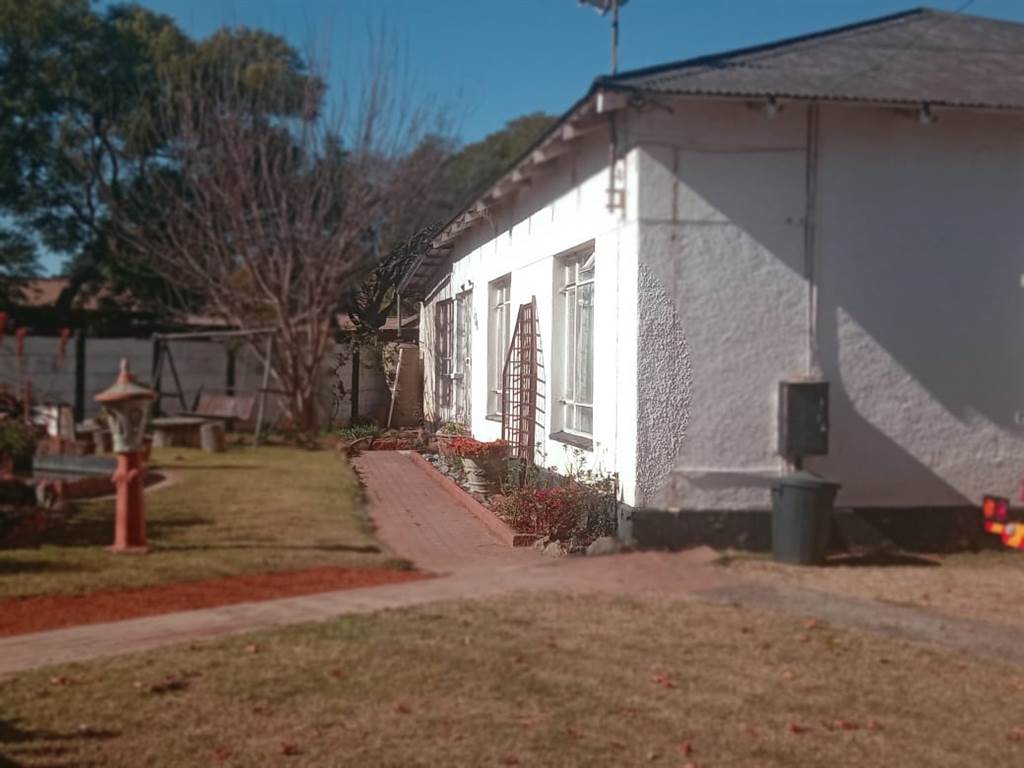 4 Bed House in Randfontein Central photo number 2