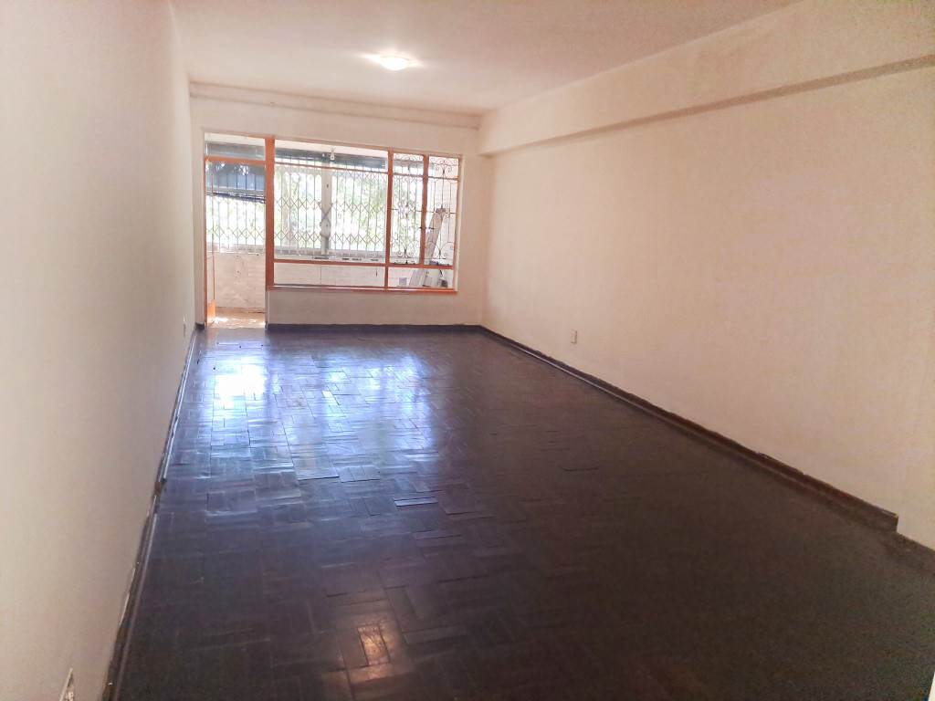 2 Bed Apartment in Yeoville photo number 4