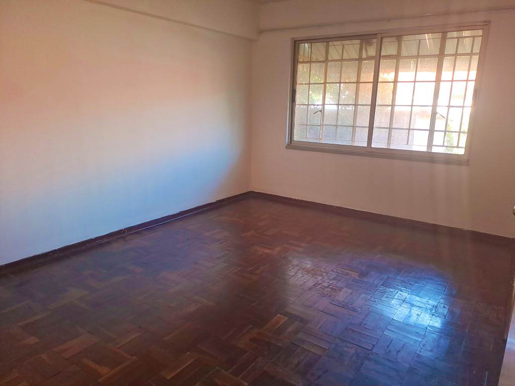 2 Bed Apartment in Yeoville photo number 17