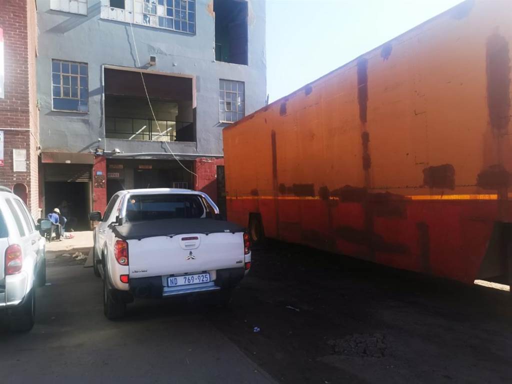 1 800 m² Industrial space for sale in Clairwood T4778110 Private