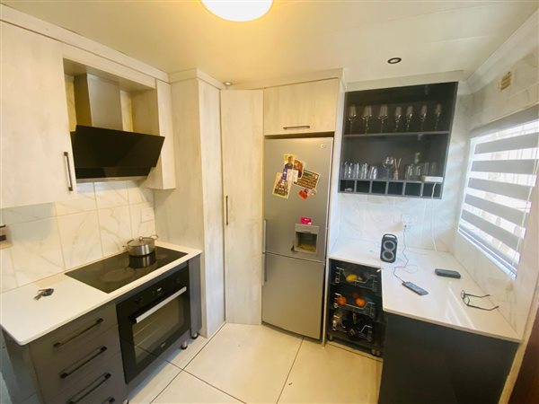 4 Bedroom House 4 Bedroom House