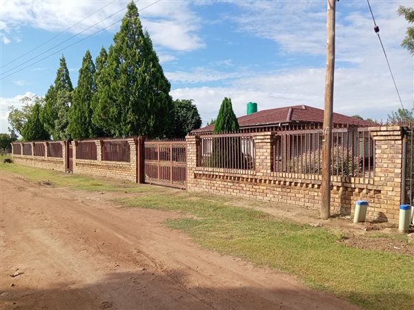3 Bedroom House 3 Bedroom House