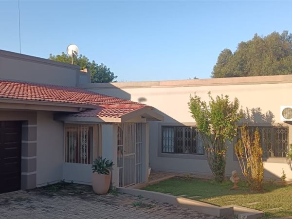 4 Bedroom House 4 Bedroom House