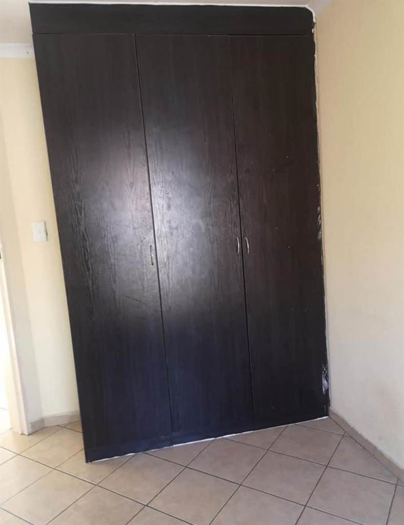 2 Bed Apartment in Olievenhoutbosch photo number 7