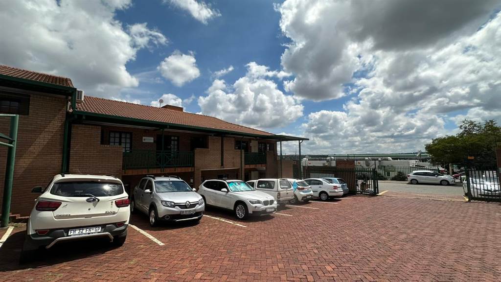117  m² Commercial space in Highveld photo number 1