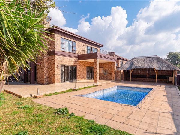 4 Bedroom House 4 Bedroom House