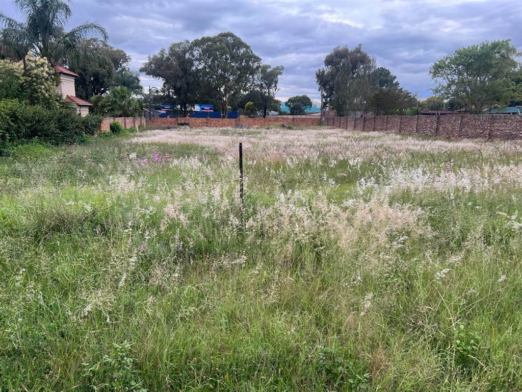 1600 m² Land available in Eldoraigne photo number 2