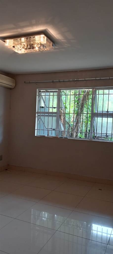 3 Bed Apartment in Durban North photo number 11
