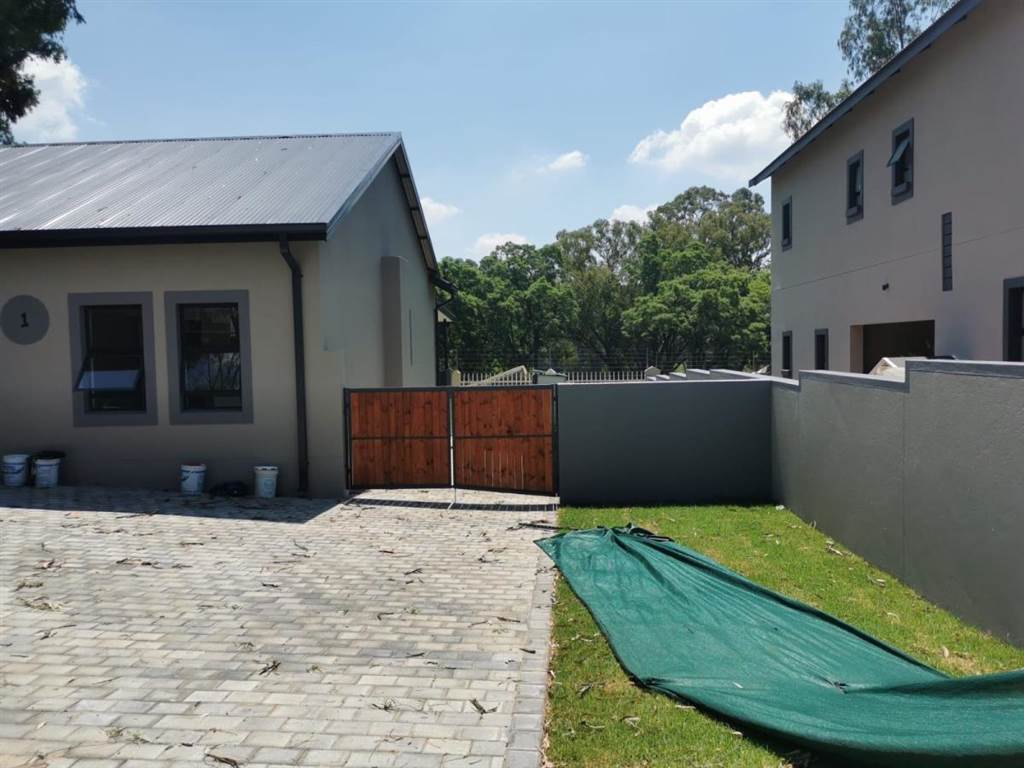 3 Bed Townhouse in Cullinan photo number 17