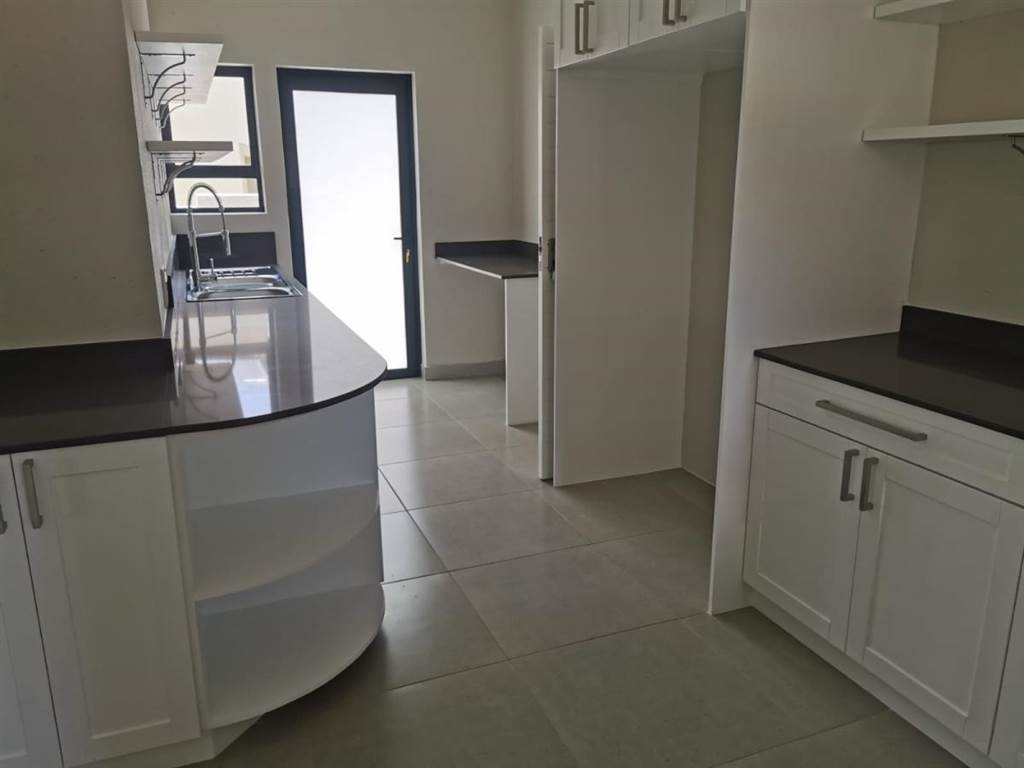 3 Bed Townhouse in Cullinan photo number 3