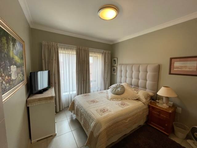 2 Bed House in Waterkloof Ridge photo number 7