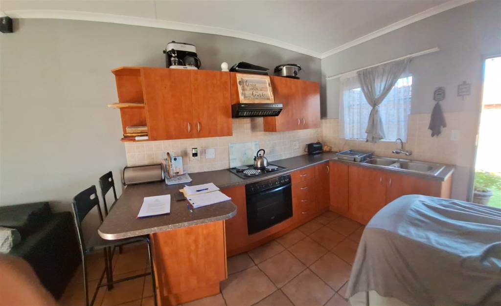 2 Bed Townhouse in Klipwater photo number 6