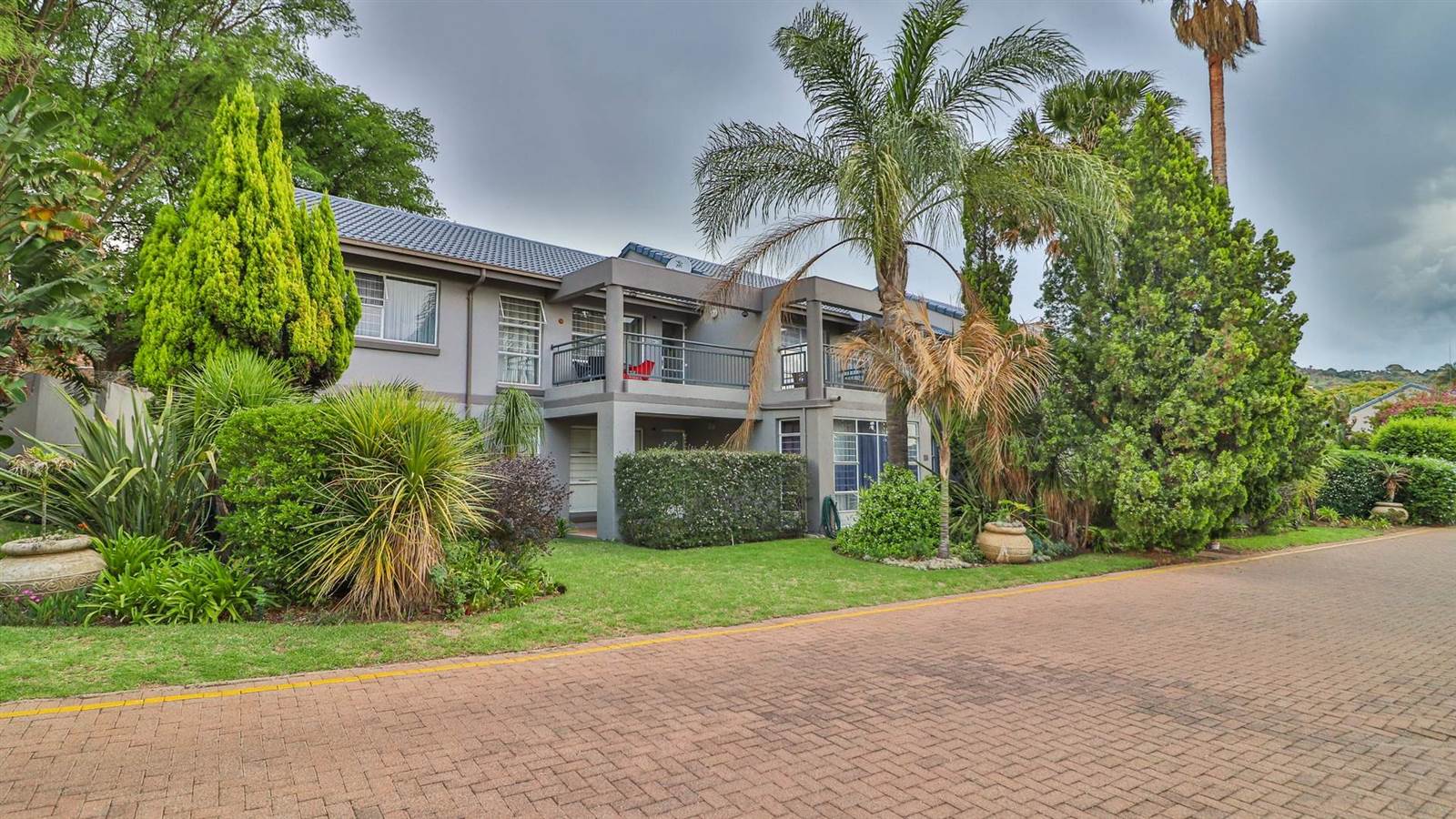 2 Bed Apartment in Constantia Kloof photo number 16