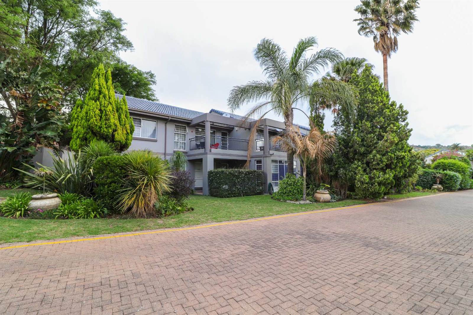2 Bed Apartment in Constantia Kloof photo number 17