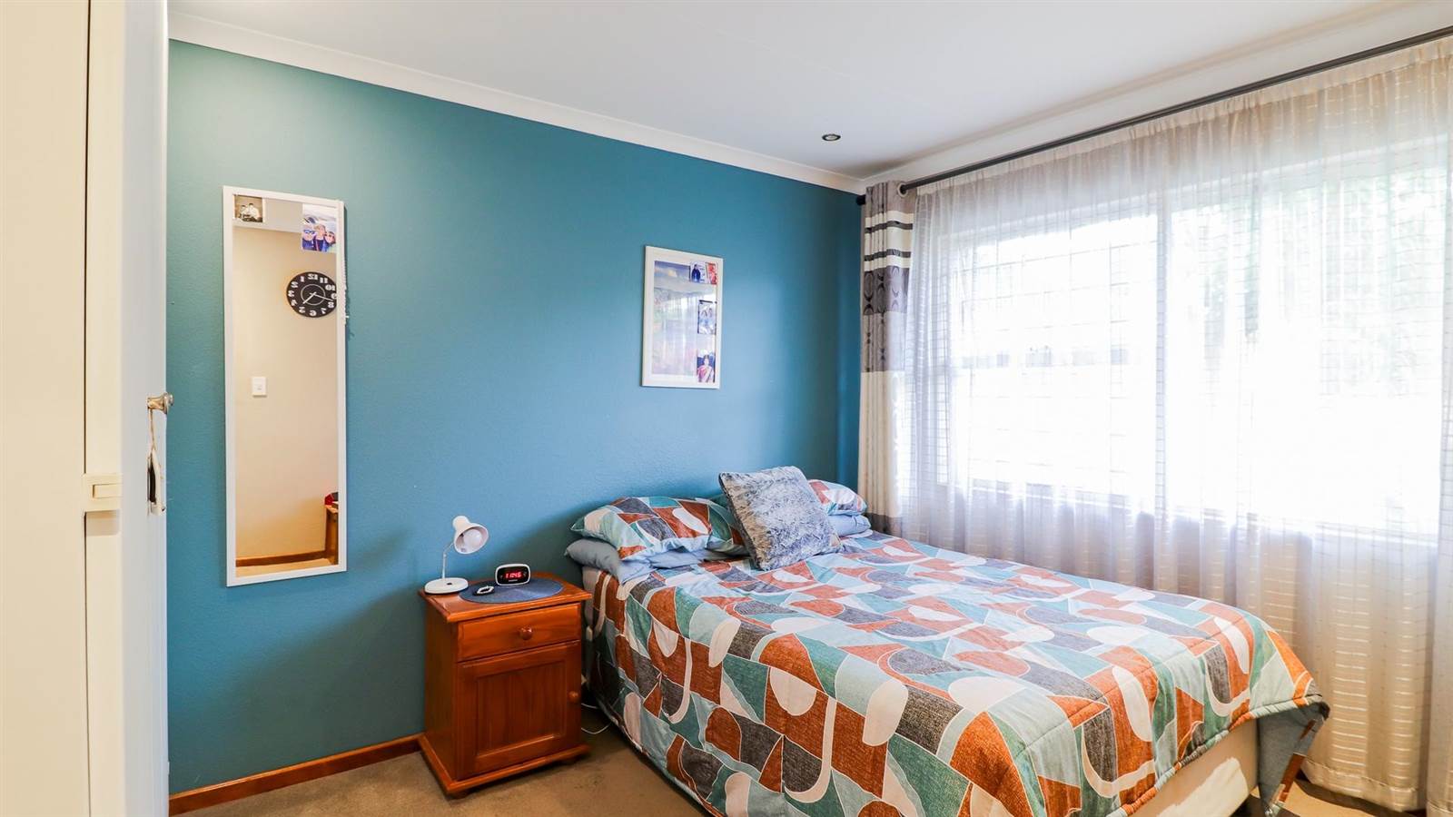 2 Bed Apartment in Constantia Kloof photo number 7