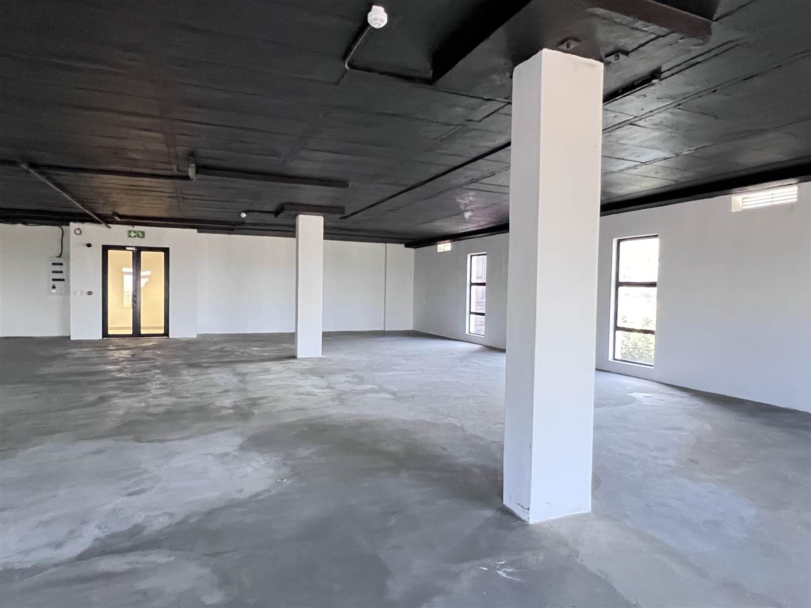 227  m² Commercial space in Plattekloof photo number 2
